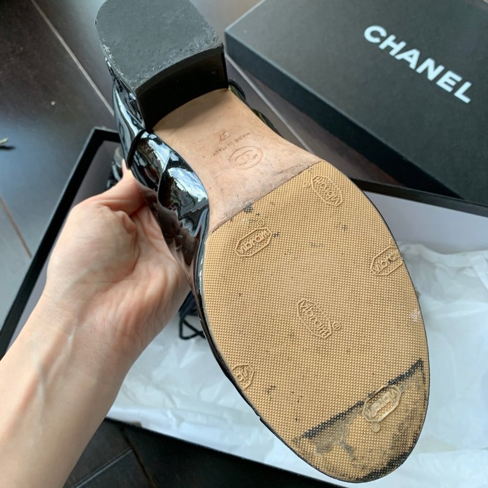 CHANEL Black Patent Leather Lace-Up Block Heel Boots - Picture 3 of 9